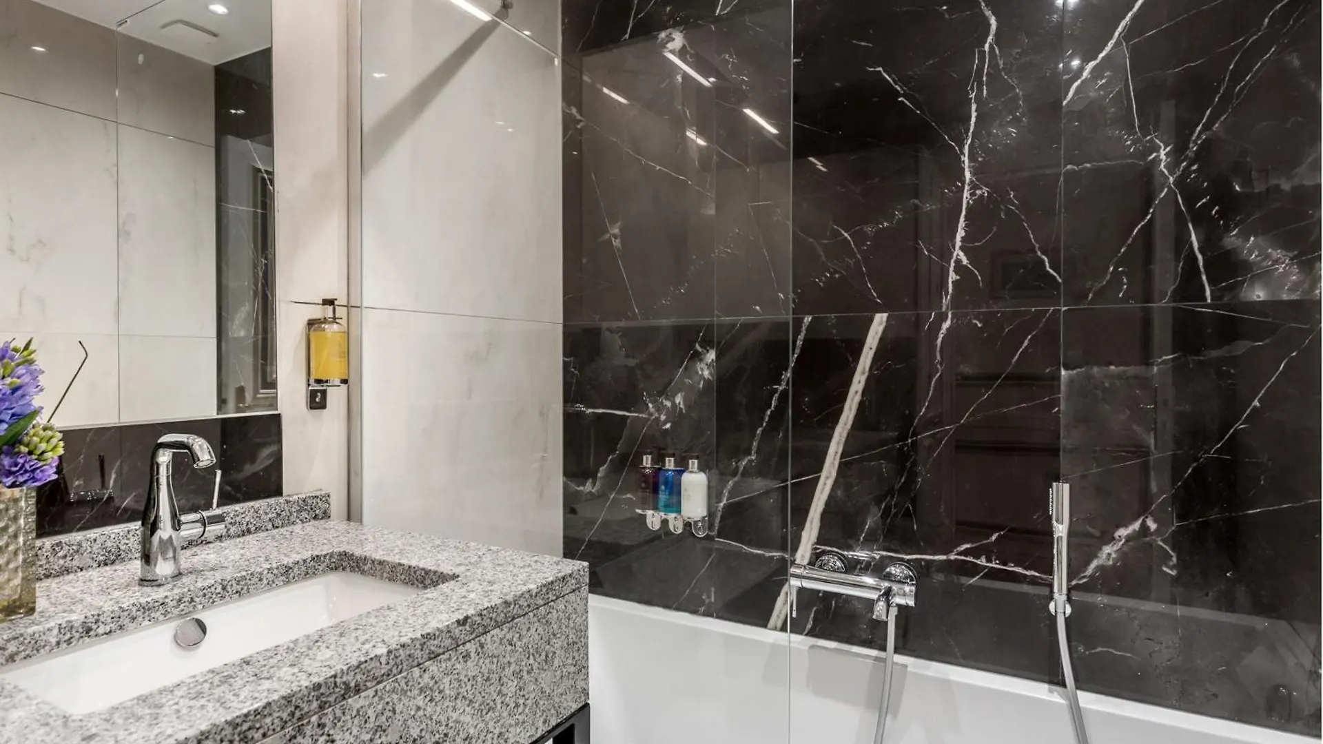 Merveil - Luxury Suite -Champs Elysees- Ponthieu I Paris Apartment
